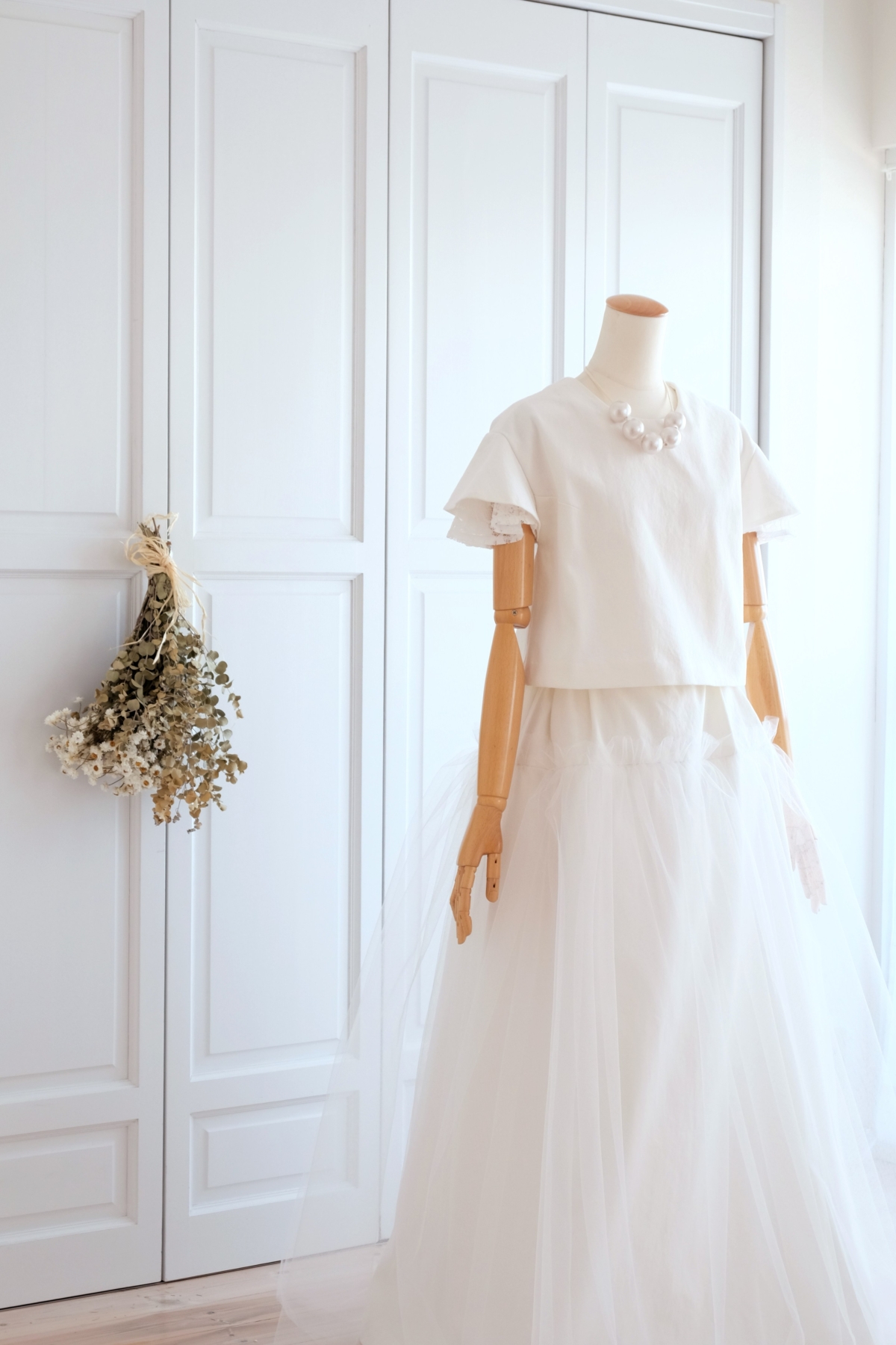 ホワイトデニムとチュールのツーピースドレス
