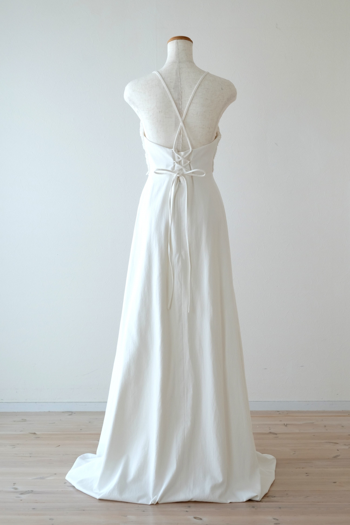 ホワイトデニムとコットンレース